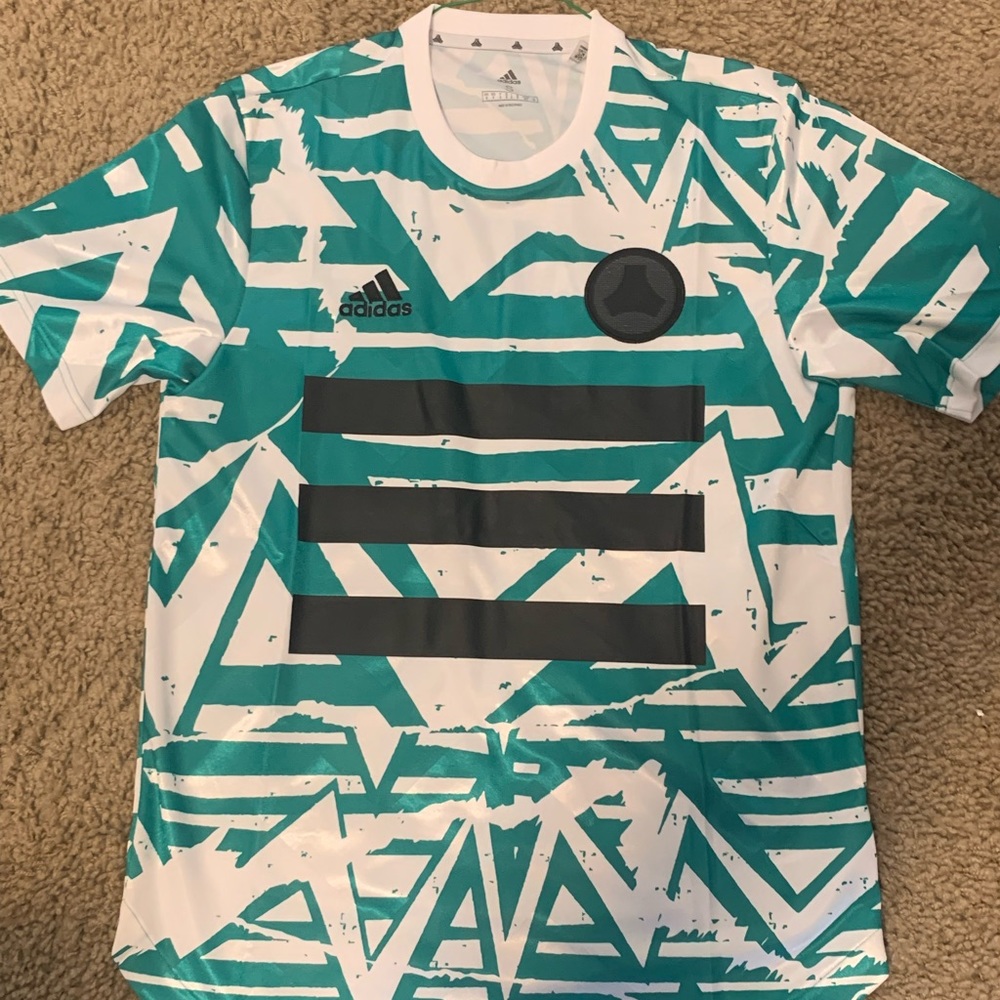Adidas 3-Stripe Soccer Jersey
Mens Sz S
New Without Tags